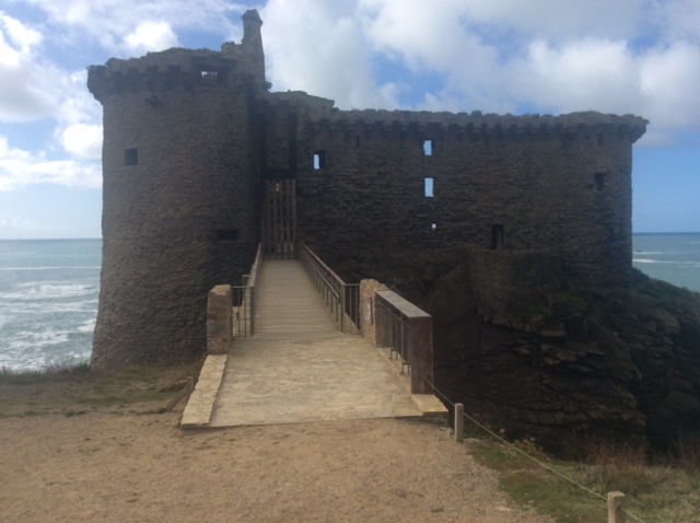 Le « Vieux Château » de l'île d'Yeu Iledyeu5