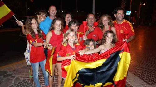 احتفالات في مدينة مليلية الإسبانية بمناسبة فوز منتخبها بكأس العالم Fn-029234003200-500x280