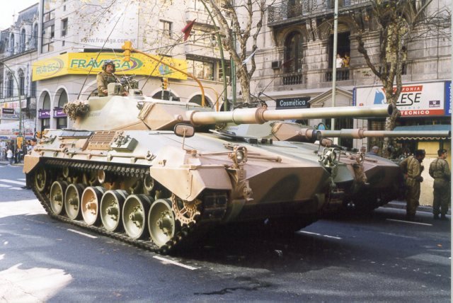 Tanque Argentino Mediano, Pintado con su Bandera Nacional TAM_argentine_14