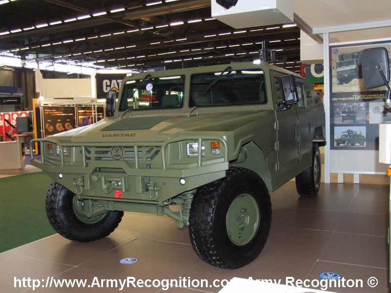 El Futuro 4x4 blindado Español URO_Vamtac_ArmyRecognition_Eurosatory_2006_02