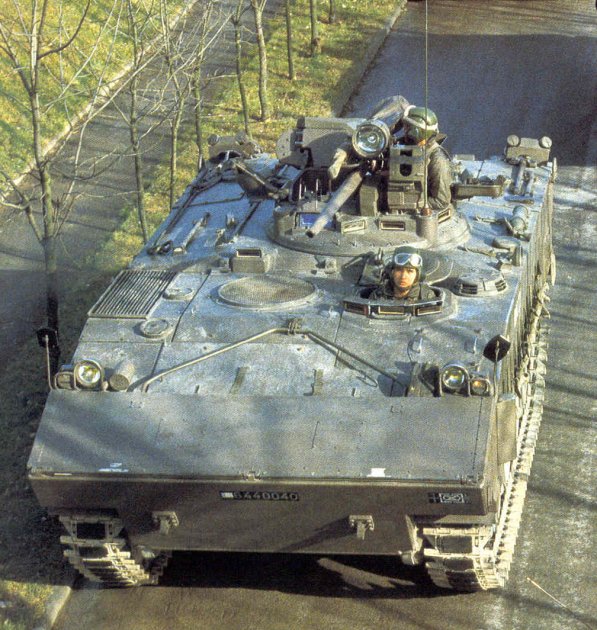 le VBCI (Vehicule Blinde de Combat d'Infanterie ) AMX-10P_France_11102000_13