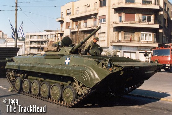 صورة لعربة بي تي أر مطورة من قبل الثوار ،، BMP-1_front_GR