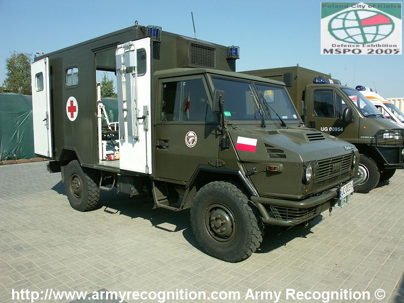 الجزائر تخطط لشراء مدرعات اسعاف  Iveco_Ambulance_Poland_MSPO_2005_01