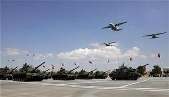الجيش التركي M-60A3_Turkish_Army_parade_30082007_001