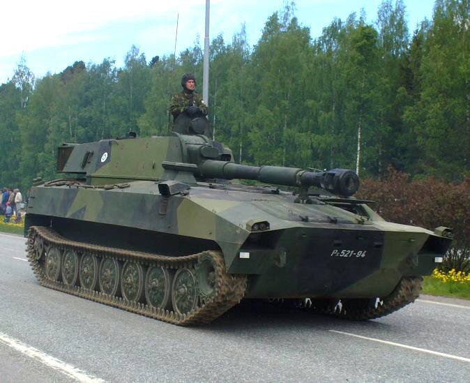 المدفعيه في بلاد المغرب العربي........... 2S1_122mm_PSH_Finnish_army_Finland_001