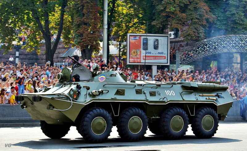 Ucrania está armado con un vehículo blindado nuevo. BTR-80_Ukrainian_army_001