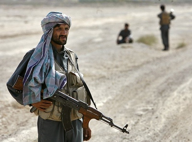 français mais mode vietnam Ak-47_assault_rifle_soldiers_afghanistan_Afghan_army_001