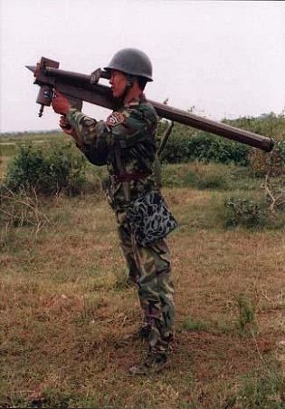 المضاد الصاروخي الجوي FN6 FN-6_portable_air_defense_missile_weapon_system_MANPADS_China_Chinese_army_defense_industry_details_001