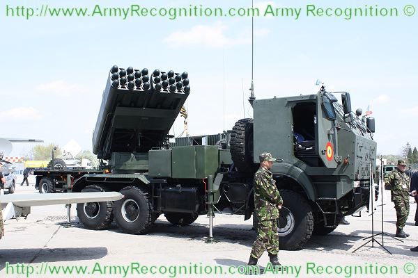 Armée Roumaine Larom_160mm_multiple_rocket_launcher_system_Romania_Romanian_army_002