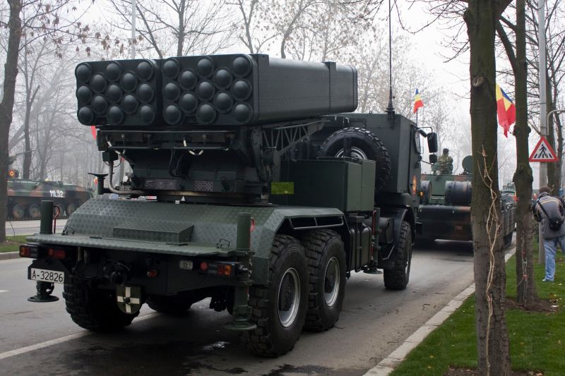 Armée Roumaine Larom_160mm_multiple_rocket_launcher_system_Romania_Romanian_army_005