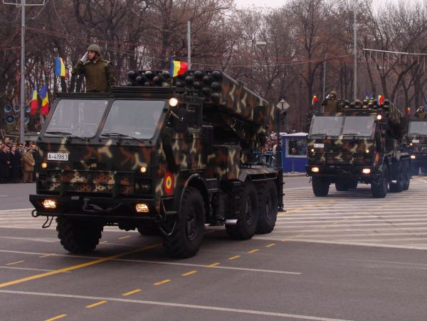 Armée Roumaine Larom_160mm_multiple_rocket_launcher_system_Romania_Romanian_army_007