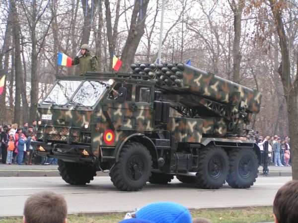 Armée Roumaine Larom_160mm_multiple_rocket_launcher_system_Romania_Romanian_army_008