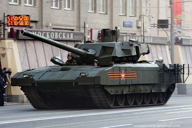 لماذا يوجد اختلاف شديد بين النسخة التجريبية والنسخة النهائية من الدبابة " armata T14 " ؟ T-14_Armata_main_battle_tank_Russia_Russian_army_defence_industry_military_technology_640_006