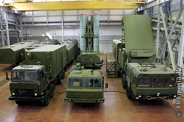 الاخماد الموجي حقيقة ام خيال ؟ S-400_surface_to_air_missile_wheeled_armoured_air_defense_vehicle_Russian_army_Russia_001