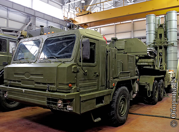 Actualités armées/sociétés de défense du monde infos photos S-400_surface_to_air_missile_wheeled_armoured_air_defense_vehicle_Russian_army_Russia_002