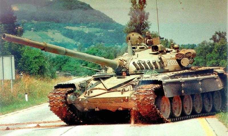 Armée Serbe M-84_main_battle_tank_Serbia_serbian_army_001