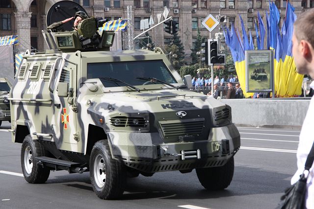 أوكرانيا تتسلم 15 عربة مصفحة من الإمارات العربية KRAZ_Cougar_4x4_APC_armoured_vehicle_personnel_carrier_Ukraine_Ukrainian_army_640_001