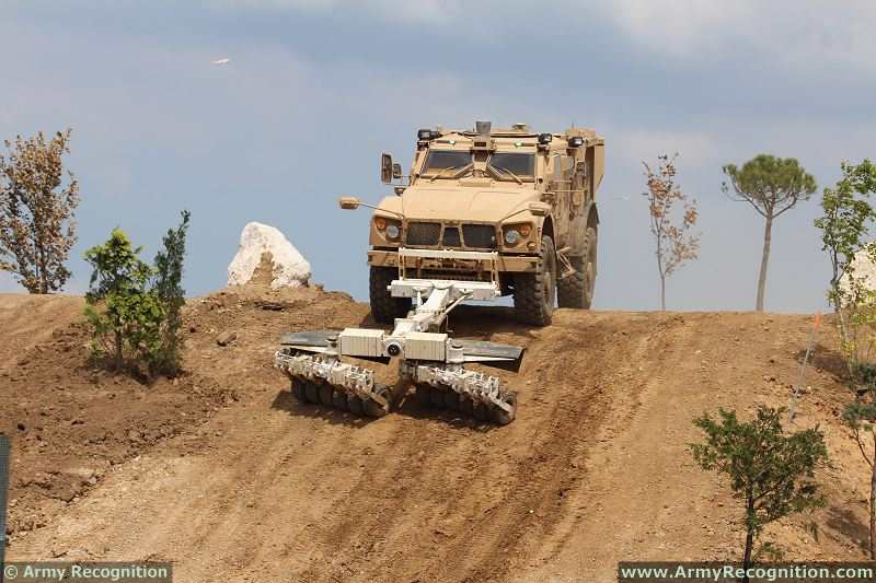 تغطية إعلامية ... معرض 2014 EUROSATORY بفرنسا Eurosatory_2014_live_demonstration_press_day_International_defense_and_security_exhibition_Paris_France_003