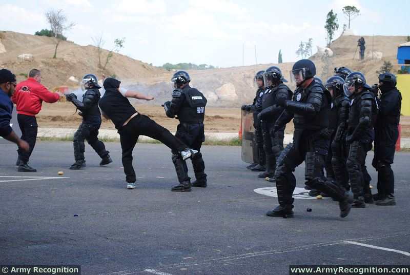 تغطية إعلامية ... معرض 2014 EUROSATORY بفرنسا Eurosatory_2014_live_demonstration_press_day_International_defense_and_security_exhibition_Paris_France_022