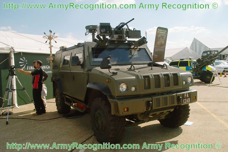 Proyectos del CIO con Sedena y Semar LMV_Iveco_Defence_Vehicles_light_multi-role_wheeled_armoured_vehicle_Italy_Italian_002