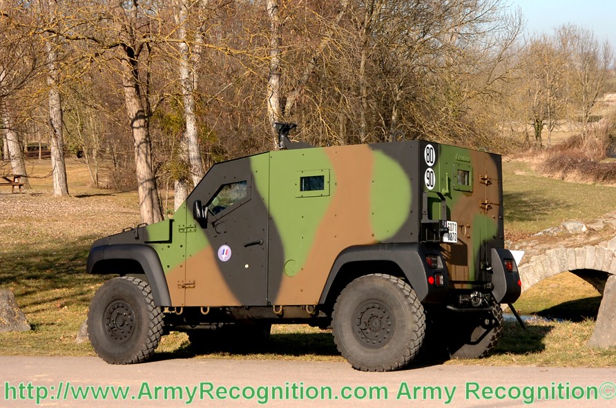 Magazine Army Recognition N°9 disponible maintenant Panhard_A4_AVL_Army_Recognition_9_059