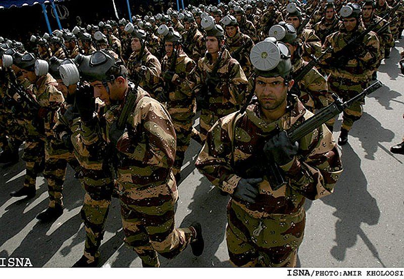 Armée Iranienne - Page 3 Soldiers_military_combat_field_dress_uniforms_Iran_Iranian_army_005