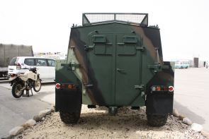 SOFEX 2012 - Jordanie  - Page 2 Saxon_KADDB_wheeled_armoured_vehicle_personnel_carrier_Jordan_Jordanian_army_rear_side_view_001