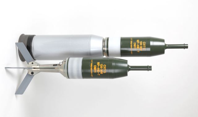 Colombia - Página 16 DM11_120mm_x_570_ammunition_for_tank_Rheinmetall_IDEX_2013_defence_exhibition_Abu_Dhabi_UAE_640_001