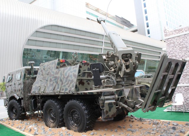 Armée Soudanaise - Page 2 Military_Industry_Corporation_s_Khalifa_1_self_propelled_howitzer_displayed_for_the_first_time_at_IDEX_002