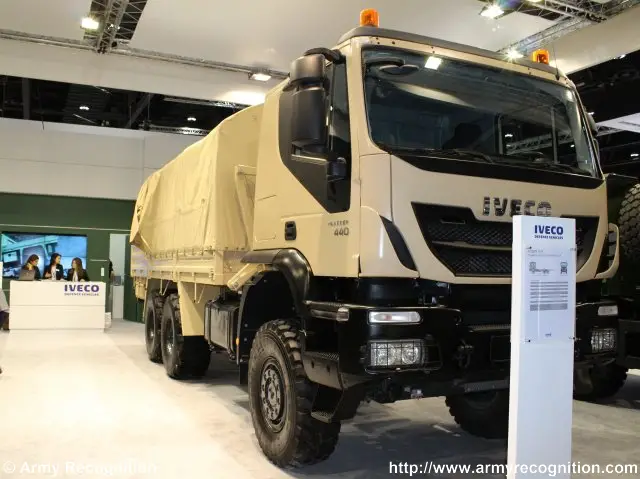 معرض IDEX-2015  Latest_evolution_of_Iveco_Trakker_6x6_truck_presented_at_IDEX_2015_640_001