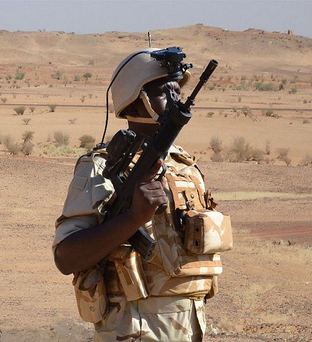  الجيش السوداني يختار البندقية الصينية QBZ-97 لجندي المستقبل "Kombo" Sudanese_army_has_selected_Chinese-made_QBZ-97_assault_rifle_for_its_Kombo_Future_Soldier_System_640_001