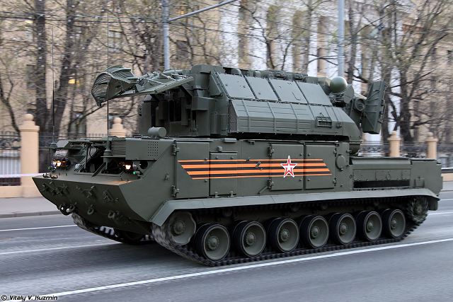  منظومة Tor-M2U للدفاع الجوي Russian_TOR-M2U_air_defense_missile_system_now_able_to_engage_aerial_targets_when_is_moving_640_001