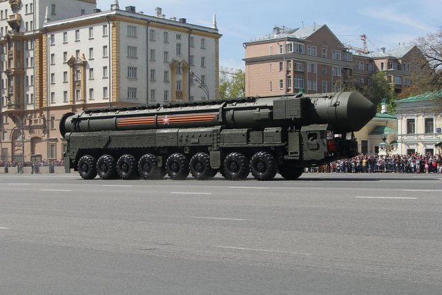 RS-24 'Yars' (SS-29) - Page 4 Four_new_Russian_Missile_Forces_with_Yars_ICBM_sytems_on_combat_duty_640_001