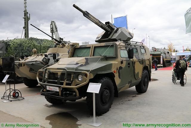 روسيا ستطور نسخه محوره من عربه Tiger المدرعه  Russian_Company_VPK_unveils_new_unmanned_Tigr_4x4_armoured_vehicle_with_30mm_cannon_640_001