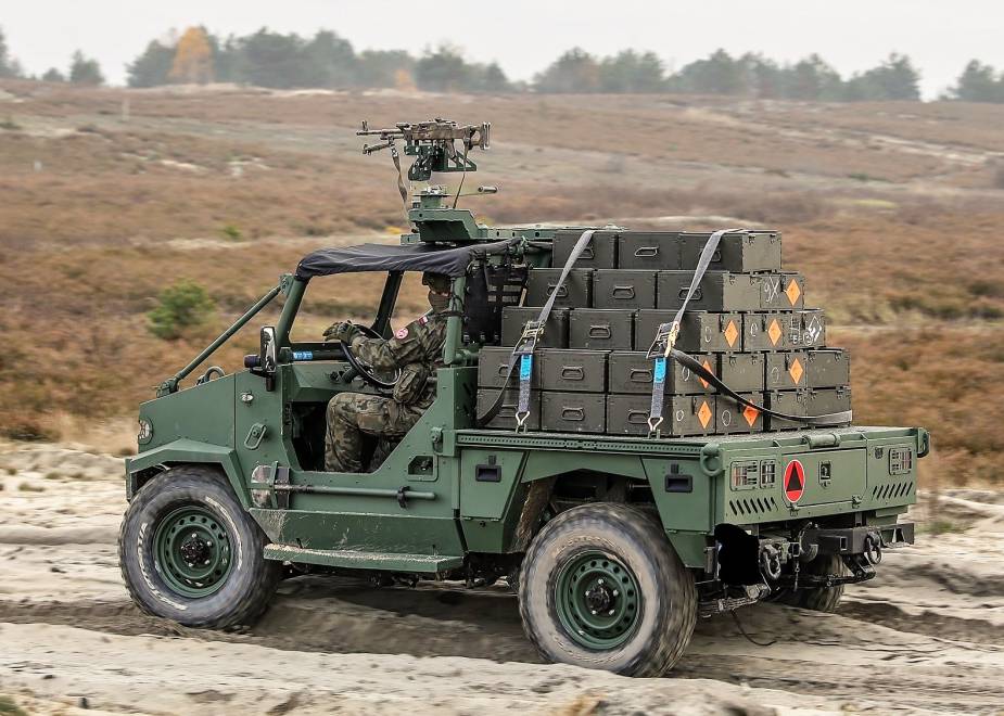 Les Forces Armées Polonaises/Polish Armed Forces - Page 31 Polish_6th_Airborne_Brigade_Sosabowski_receives_last_Aero_4x4_vehicle_1