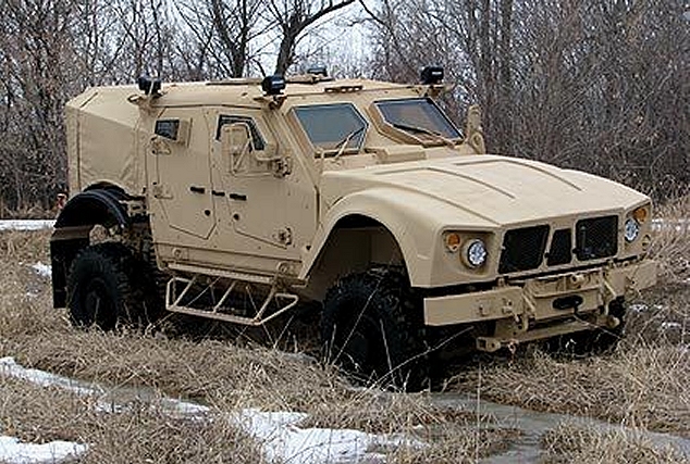 Nouveaux vehicules blindés M-atv_oshkosh_mrap_all_terrain_wheeled_armoured_vehicle_United_states_US-army_001