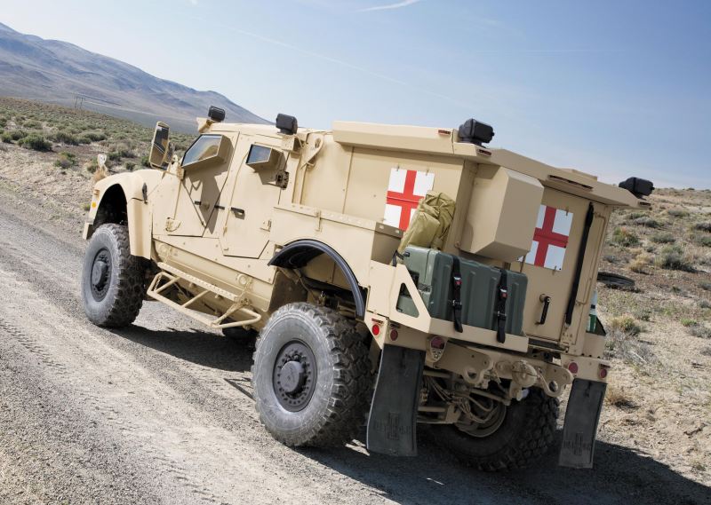 الجزائر تخطط لشراء مدرعات اسعاف  M-ATV_Oshkosh_Tactical_ambulance_variant_MRAP_all-terrain_wheeled_armoured_vehicle_United_States_American_001