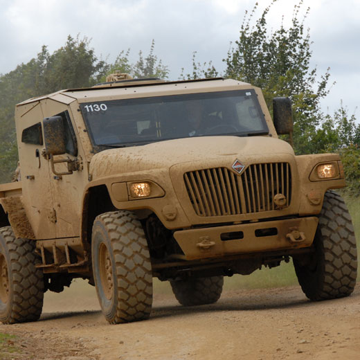 Nouveaux vehicules blindés Mxt_mv_navistar_wheeled_armoured_tactical_vehicle_United_States_001
