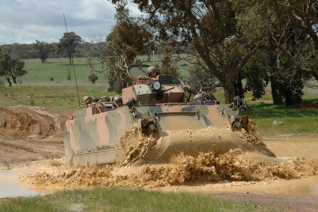 Actualités armées/sociétés de défense du monde infos photos M113_light_armoured_personnel_carrier_Australian_Army_001