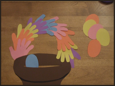 اكثر من 10 اعمال فنية من صنع الاطفال 8handprint-easter-basket-craft-for-handprinteasterbasketscraft4kids5