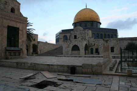 انظر ماذا يجري تحت بيت الله المسجد الاقصى  18112009-31