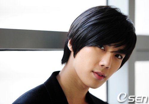 Park Jung Min يعترف بأنه لم يواعد أي فتاة منذ أول ظهور له Parkjungmin