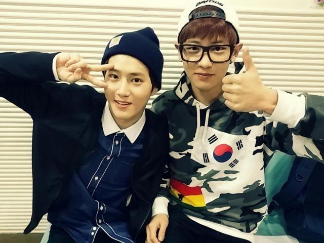 تشانيول يرتدي علم السعودية ـ { TK } Chanyeol-and-suho