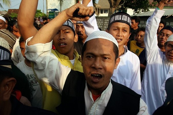 Wawancara dengan Ali Sina MOLUCCHE_-_MUSLIM_RIOTS_%28600_x_400%29