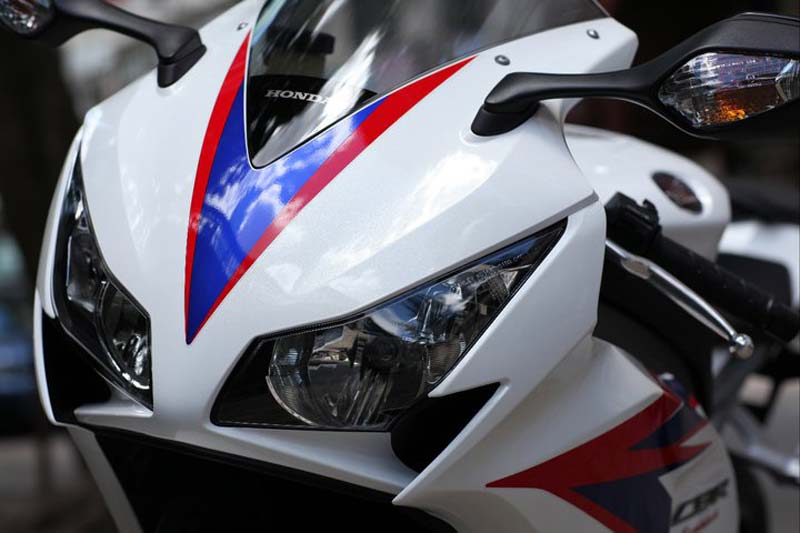 EICMA 2011 , 10 νέα μοντέλα της Honda για το 2012  - Page 2 2012-honda-cbr1000rr-leak-25