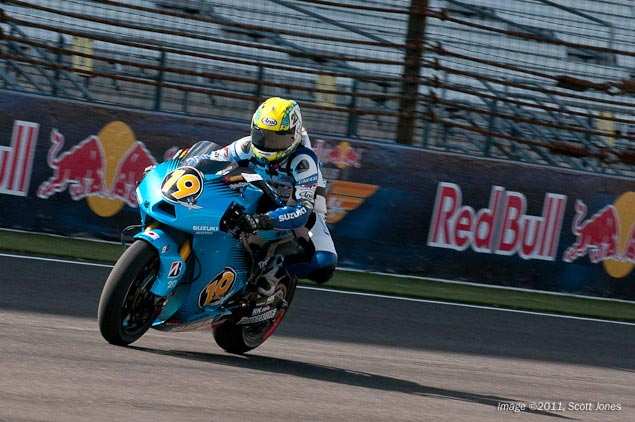 Moto GP- Saison 2011 - - Page 40 Elena-myers-rizla-suzuki-motogp-indianapolis-motor-speedway-scott-jones-4