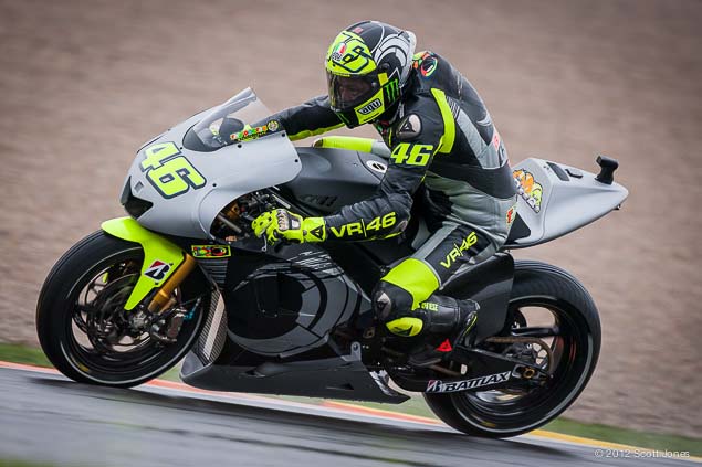 Yamaha M1 2012 test fin de saison Valentino-rossi-valencia-test-yamaha-racing-scott-jones-13