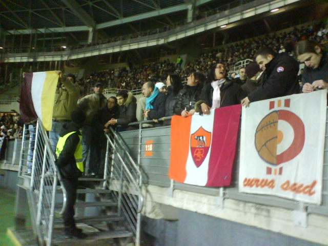 Le Mouvement Ultra en Italie - Page 11 0708juventusroma_DSC00710