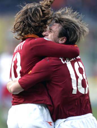 Las celebraciones de los goles actualmente Roma-messina_3-2_totti_cassano