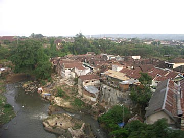 Pengunjung Heran Lihat Air Mancur Menari 0619_blick_aus_zug